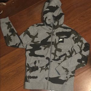 NWT Boys Nike camo sweater